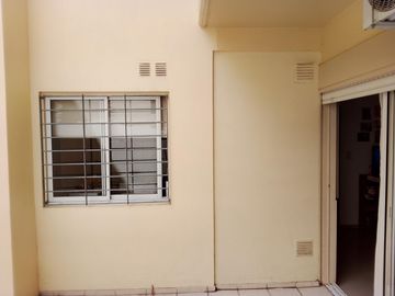 Venta departamento amplio 2 ambientes 66M2 con patio en Villa Devoto