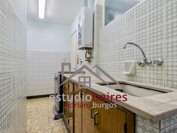 BALVANERA - Sólido 3 Ambientes en 1er Piso al Contrafrente con Patio