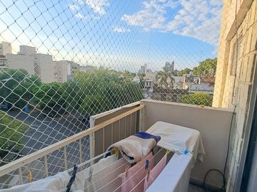 Vende Depto 4 Ambientes, Con 2 Balcones Al Frente Y Espacio guardacohe