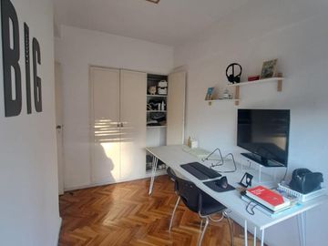 Vende Depto 4 Ambientes, Con 2 Balcones Al Frente Y Espacio guardacohe