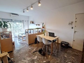 Vende Depto 4 Ambientes, Con 2 Balcones Al Frente Y Espacio guardacohe