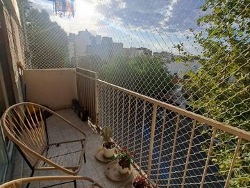 Vende Depto 4 Ambientes, Con 2 Balcones Al Frente Y Espacio guardacohe