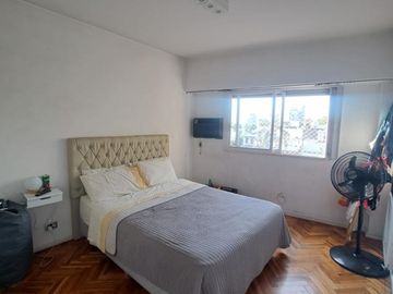 Vende Depto 4 Ambientes, Con 2 Balcones Al Frente Y Espacio guardacohe