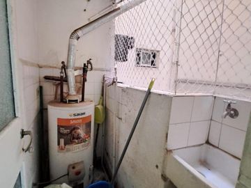 Vende Depto 4 Ambientes, Con 2 Balcones Al Frente Y Espacio guardacohe