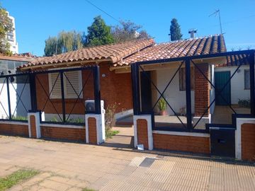 VENTA de casa bellísima cuadra Bo Balzaretti