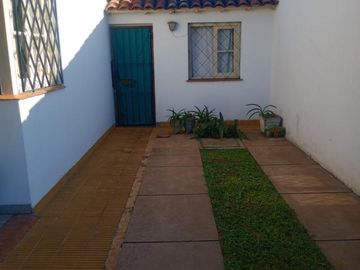 VENTA de casa bellísima cuadra Bo Balzaretti
