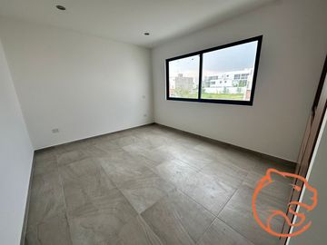 CASA EN VENTA EN VALLE DE  JURIQUILLA (LA RESERVA)