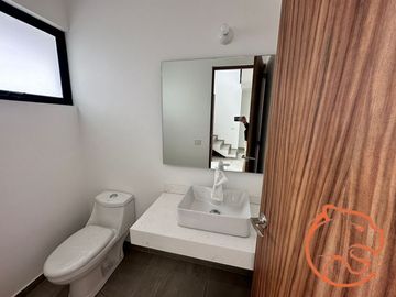 CASA EN VENTA EN VALLE DE  JURIQUILLA (LA RESERVA)