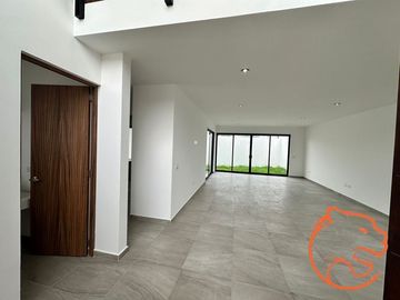 CASA EN VENTA EN VALLE DE  JURIQUILLA (LA RESERVA)