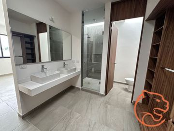 CASA EN VENTA EN VALLE DE  JURIQUILLA (LA RESERVA)