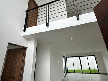 CASA EN VENTA EN VALLE DE  JURIQUILLA (LA RESERVA)