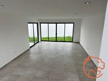 CASA EN VENTA EN VALLE DE  JURIQUILLA (LA RESERVA)