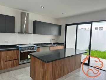 CASA EN VENTA EN VALLE DE  JURIQUILLA (LA RESERVA)