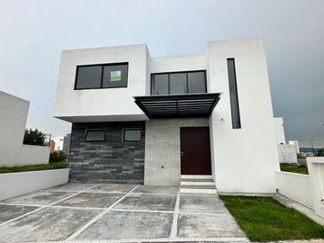 CASA EN VENTA EN VALLE DE  JURIQUILLA (LA RESERVA)