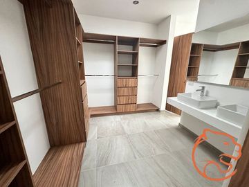 CASA EN VENTA EN VALLE DE  JURIQUILLA (LA RESERVA)