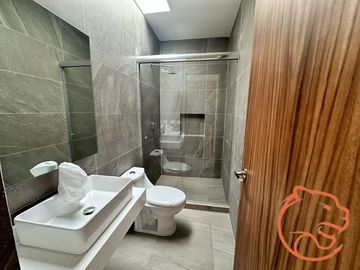 CASA EN VENTA EN VALLE DE  JURIQUILLA (LA RESERVA)