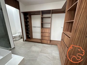 CASA EN VENTA EN VALLE DE  JURIQUILLA (LA RESERVA)
