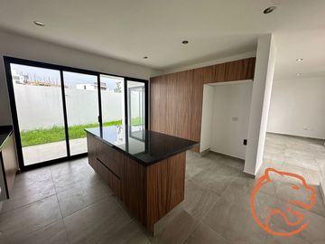 CASA EN VENTA EN VALLE DE  JURIQUILLA (LA RESERVA)
