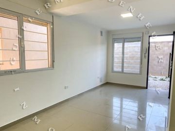 EN VENTA DEPARTAMENTO DE 1 DORMITORIO EN BARRIO LOS ALAMOS - CON COCHERA
