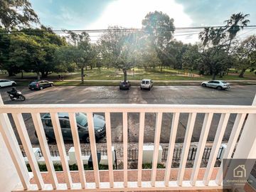 Increíble casa Frente Al Parque Carlos Mugica, Super Luminosa E Impecable