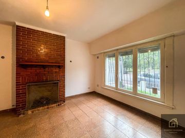 Increíble casa Frente Al Parque Carlos Mugica, Super Luminosa E Impecable