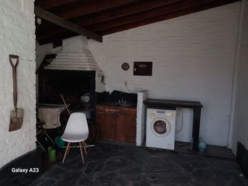 Excelente Casa 4 Ambientes En Venta, Los Paraisos 82, Villa Udaondo, Ituzaingó.