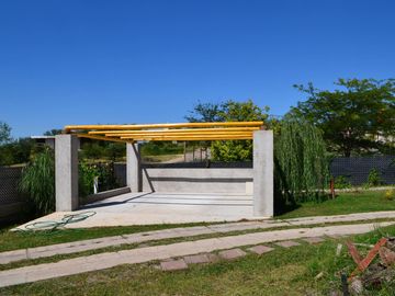 PROPIEDAD EN BARRIO CERRADO KEOKEN , TANTI