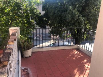 Venta casa 6 amb con cochera. Oportunidad