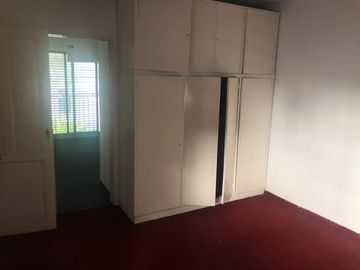 Venta casa 6 amb con cochera. Oportunidad