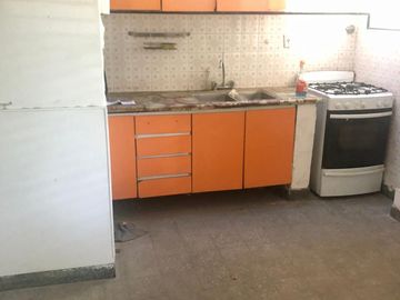 Venta casa 6 amb con cochera. Oportunidad