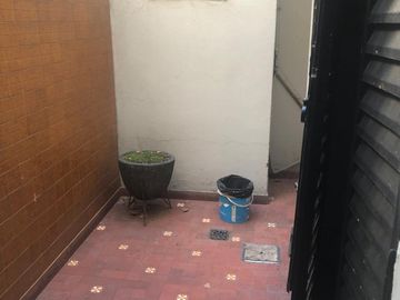Venta casa 6 amb con cochera. Oportunidad