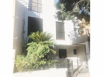 Venta casa 6 amb con cochera. Oportunidad