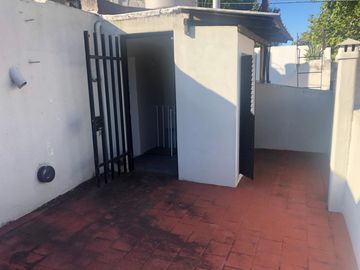 Venta casa 6 amb con cochera. Oportunidad