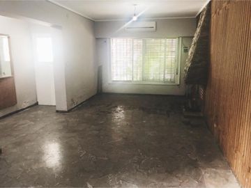 Venta casa 6 amb con cochera. Oportunidad