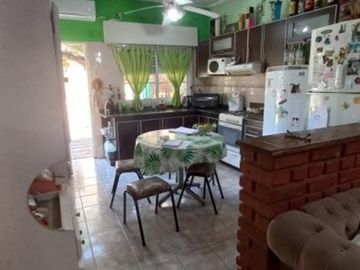 VENTA DE EXCELENTE CHALET DE 4 AMBIENTES CON COCHERA EN MONTE GRANDE - POSIBILIDAD DE PERMUTA (LOMAS, BANFIELD, TEMPERLEY)