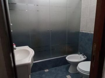 VENTA DE EXCELENTE CHALET DE 4 AMBIENTES CON COCHERA EN MONTE GRANDE - POSIBILIDAD DE PERMUTA (LOMAS, BANFIELD, TEMPERLEY)