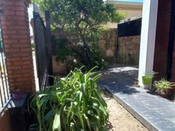 VENTA DE EXCELENTE CHALET DE 4 AMBIENTES CON COCHERA EN MONTE GRANDE - POSIBILIDAD DE PERMUTA (LOMAS, BANFIELD, TEMPERLEY)