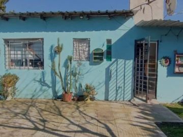 VENDO CASA 4 AMB CON TROTADORA PARA 2 AUTOS