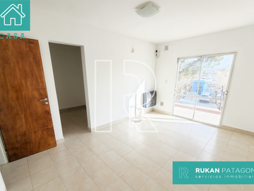#AlquilerRUKAN | Casa de 3 Ambientes | Barrio CENTRO | Calle JOSÉ HERNÁNDEZ | Caleta Olivia.- (DISPONIBLE EN AGOSTO 2024)