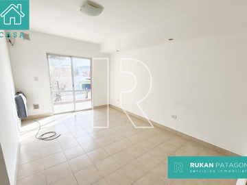 #AlquilerRUKAN | Casa de 3 Ambientes | Barrio CENTRO | Calle JOSÉ HERNÁNDEZ | Caleta Olivia.- (DISPONIBLE EN AGOSTO 2024)