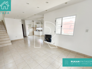#AlquilerRUKAN | Casa de 3 Ambientes | Barrio CENTRO | Calle JOSÉ HERNÁNDEZ | Caleta Olivia.- (DISPONIBLE EN AGOSTO 2024)