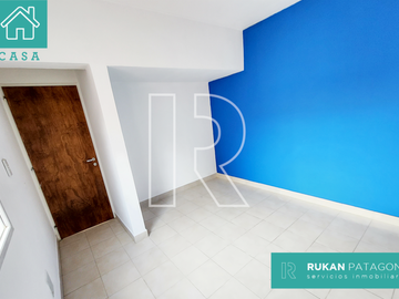 #AlquilerRUKAN | Casa de 3 Ambientes | Barrio CENTRO | Calle JOSÉ HERNÁNDEZ | Caleta Olivia.- (DISPONIBLE EN AGOSTO 2024)