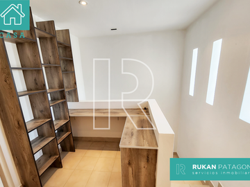 #AlquilerRUKAN | Casa de 3 Ambientes | Barrio CENTRO | Calle JOSÉ HERNÁNDEZ | Caleta Olivia.- (DISPONIBLE EN AGOSTO 2024)