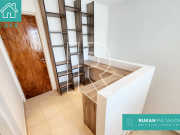 #AlquilerRUKAN | Casa de 3 Ambientes | Barrio CENTRO | Calle JOSÉ HERNÁNDEZ | Caleta Olivia.- (DISPONIBLE EN AGOSTO 2024)