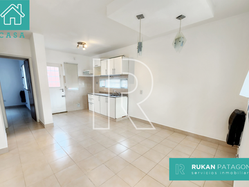 #AlquilerRUKAN | Casa de 3 Ambientes | Barrio CENTRO | Calle JOSÉ HERNÁNDEZ | Caleta Olivia.- (DISPONIBLE EN AGOSTO 2024)