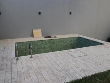 Excelente semipiso de 4 amb a estrenar con balcon aterrazado y parrilla. Edificio con amenities.