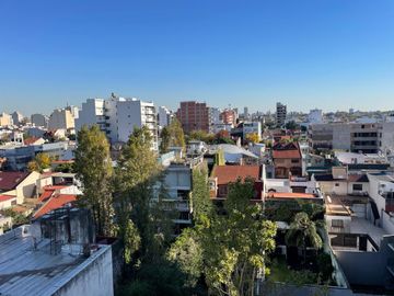 Excelente semipiso de 4 amb a estrenar con balcon aterrazado y parrilla. Edificio con amenities.