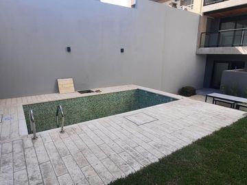Excelente semipiso de 4 amb a estrenar con balcon aterrazado y parrilla. Edificio con amenities.