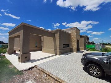 Casa En Venta A Estrenar Barrio La Magdalena Anticipo + Financiación En Pesos O Dolares
