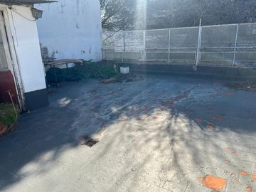 Casa con Cochera y Terraza